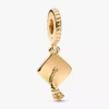 Dangle Charm in Form einer Abschlusskappe, 14 Karat vergoldet Dangle Charm in Form einer Abschlusskappe, 14 Karat vergoldet