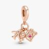 Dangle Charm mit Flugzeug, Globus und Koffer – 14 Karat Roségold-Beschichtung Dangle Charm mit Flugzeug, Globus und Koffer – 14 Karat Roségold-Beschichtung