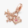 Dangle Charm mit Flugzeug, Globus und Koffer – 14 Karat Roségold-Beschichtung Dangle Charm mit Flugzeug, Globus und Koffer – 14 Karat Roségold-Beschichtung