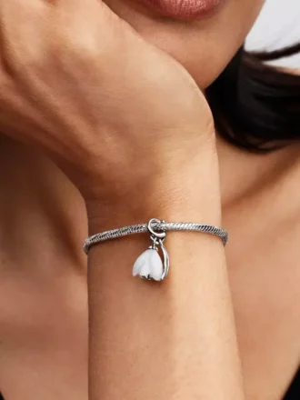 Dangle Charm mit Schneeglöckchenblüte aus Sterlingsilber Dangle Charm mit Schneeglöckchenblüte aus Sterlingsilber