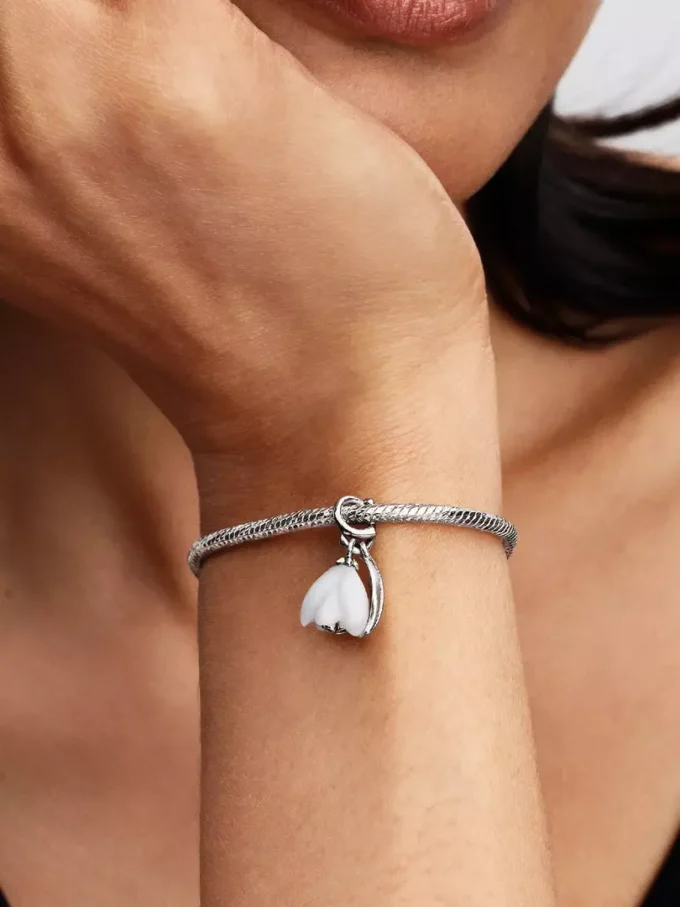 Dangle Charm mit Schneeglöckchenblüte aus Sterlingsilber