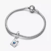 Dangle Charm „Openable Passport“ aus Sterlingsilber Dangle Charm „Openable Passport“ aus Sterlingsilber