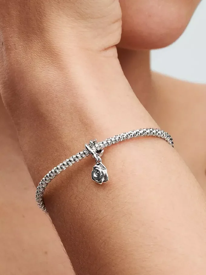 Dangle Charm „Rose in Bloom“ aus Sterlingsilber Dangle Charm „Rose in Bloom“ aus Sterlingsilber