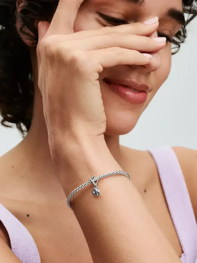 Dangle Charm „Rose in Bloom“ aus Sterlingsilber Dangle Charm „Rose in Bloom“ aus Sterlingsilber
