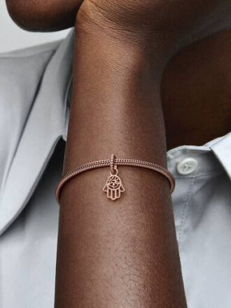 Dangle Charm „Schützende Hamsa-Hand“ – 14 Karat Roségold-Beschichtung