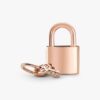 Dangle Charm „Vorhängeschloss & Schlüssel“ – 14 Karat Roségold-Beschichtung Dangle Charm „Vorhängeschloss & Schlüssel“ – 14 Karat Roségold-Beschichtung