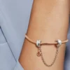 Dangle Crown O Charm an Safety Chain aus Sterlingsilber, 14 Karat Roségold-Beschichtung Dangle Crown O Charm an Safety Chain aus Sterlingsilber, 14 Karat Roségold-Beschichtung