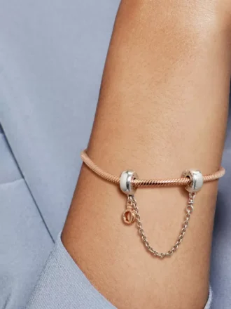 Dangle Crown O Charm an Safety Chain aus Sterlingsilber, 14 Karat Roségold-Beschichtung Dangle Crown O Charm an Safety Chain aus Sterlingsilber, 14 Karat Roségold-Beschichtung