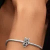 Disney Daisy Duck durchbrochener Charm aus Sterlingsilber Disney Daisy Duck durchbrochener Charm aus Sterlingsilber