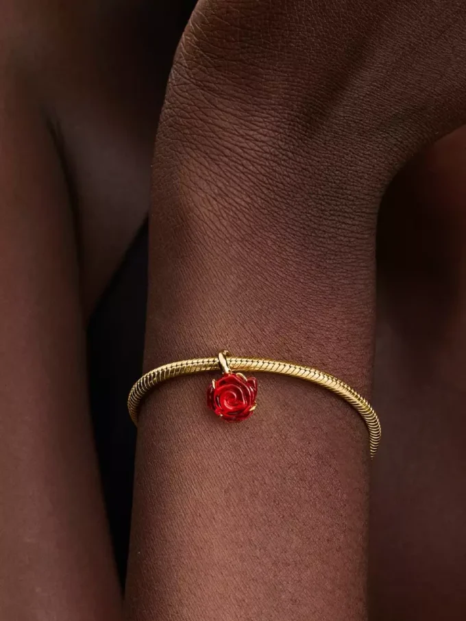 Disney „Die Schöne und das Biest“ – Dangle Charm mit verzauberter Rose, 14-karätig vergoldet Disney „Die Schöne und das Biest“ – Dangle Charm mit verzauberter Rose, 14-karätig vergoldet