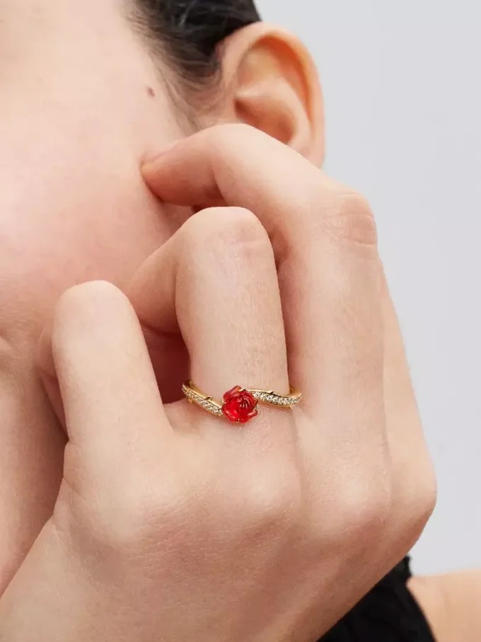 Disney „Die Schöne und das Biest“ – Ring mit verzauberter Rose, 14-karätige Vergoldung Disney „Die Schöne und das Biest“ – Ring mit verzauberter Rose, 14-karätige Vergoldung