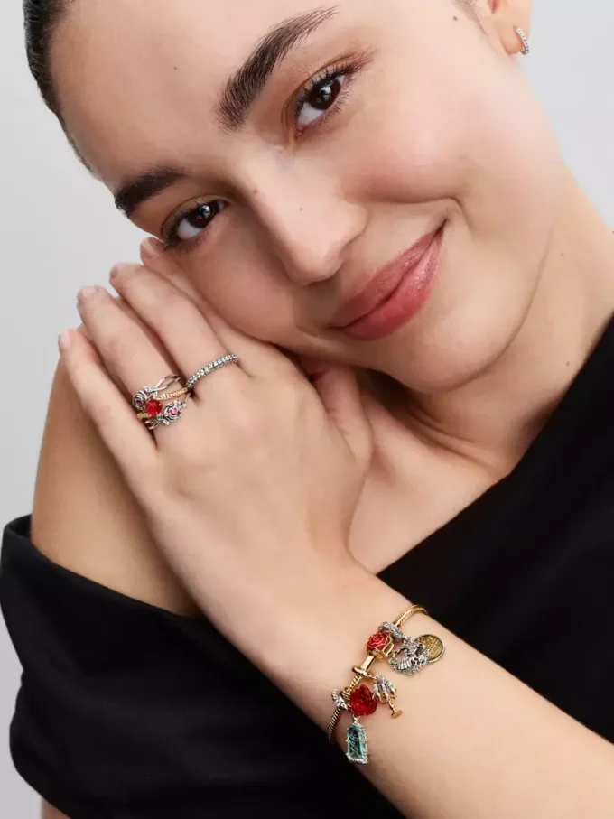 Disney „Die Schöne und das Biest“ – Ring mit verzauberter Rose, 14-karätige Vergoldung Disney „Die Schöne und das Biest“ – Ring mit verzauberter Rose, 14-karätige Vergoldung
