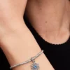 Disney Frozen Königin Elsa Schneeflocken-Dangle Charm aus Sterlingsilber Disney Frozen Königin Elsa Schneeflocken-Dangle Charm aus Sterlingsilber