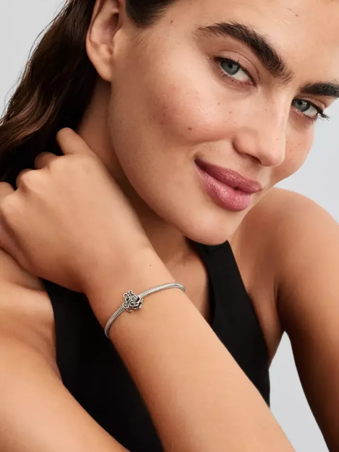 Disney Minnie Mouse durchbrochener Charm aus Sterlingsilber Disney Minnie Mouse durchbrochener Charm aus Sterlingsilber