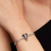 Disney Minnie Mouse Weihnachts-Charm aus Sterlingsilber Disney Minnie Mouse Weihnachts-Charm aus Sterlingsilber