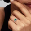 Edler Ring mit Herz aus Sterlingsilber in Royalgrün
