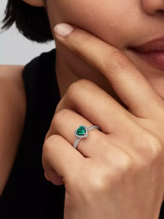 Edler Ring mit Herz aus Sterlingsilber in Royalgrün