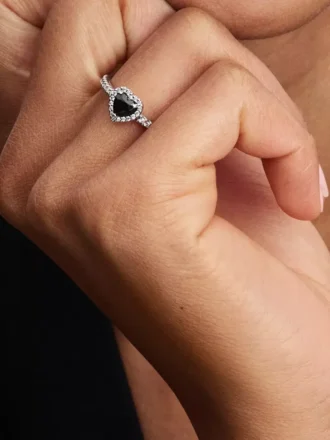 Elevated Black Heart Ring aus Sterlingsilber