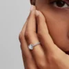 Elevated White Heart Ring aus Sterlingsilber Elevated White Heart Ring aus Sterlingsilber