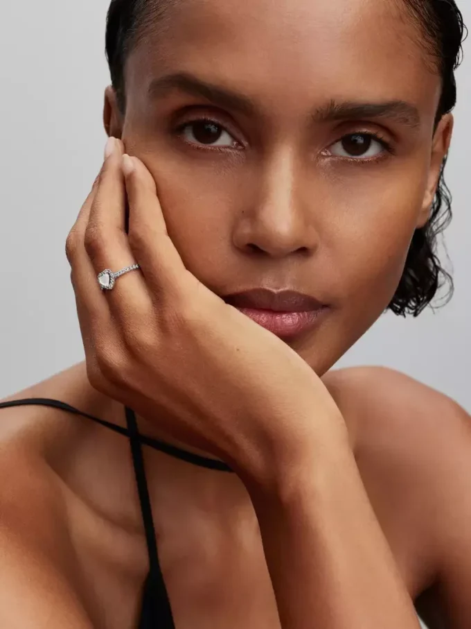 Elevated White Heart Ring aus Sterlingsilber Elevated White Heart Ring aus Sterlingsilber