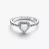 Elevated White Heart Ring aus Sterlingsilber Elevated White Heart Ring aus Sterlingsilber