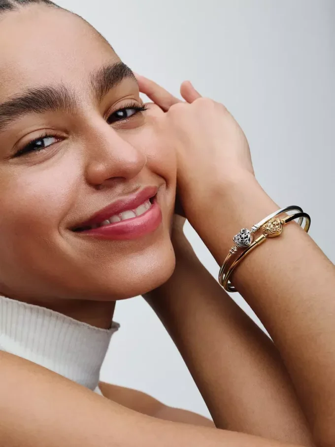 Endgültiger Verkauf – Bangle mit himmlischem Herzverschluss, 14-karätig vergoldet Endgültiger Verkauf – Bangle mit himmlischem Herzverschluss, 14-karätig vergoldet