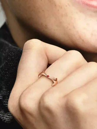 Endgültiger Verkauf – Marvel Scarlet Witch Ring, 14 Karat Roségold-Beschichtung Endgültiger Verkauf – Marvel Scarlet Witch Ring, 14 Karat Roségold-Beschichtung
