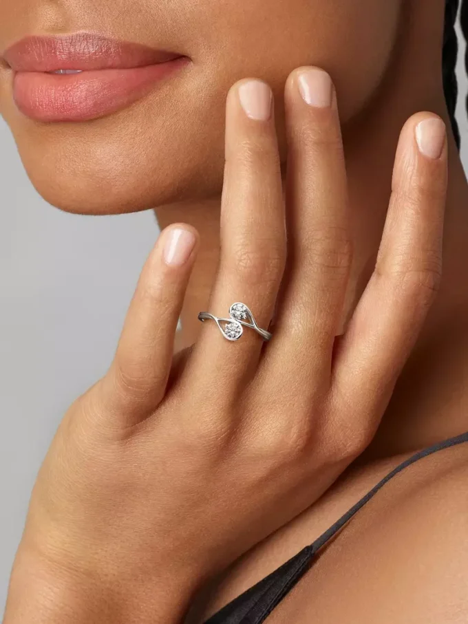 Endgültiger Verkauf – Pandora Infinite 14-karätiger Weißgold-Ring mit zwei im Labor gezüchteten Diamanten, 0,50 Karat insgesamt, 14-karätiges Weißgold Endgültiger Verkauf – Pandora Infinite 14-karätiger Weißgold-Ring mit zwei im Labor gezüchteten Diamanten, 0,50 Karat insgesamt, 14-karätiges Weißgold