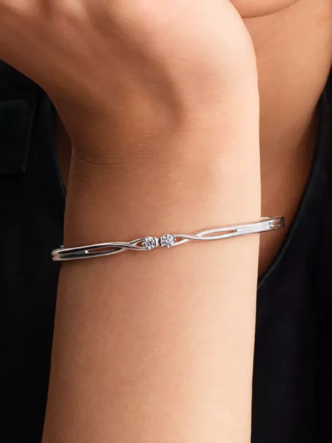 Endgültiger Verkauf – Pandora Infinite Bangle aus Sterlingsilber mit doppelseitigen, im Labor gezüchteten Diamanten, 0,30 ct insgesamt, Sterlingsilber
