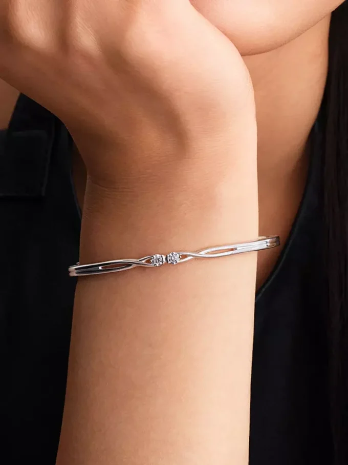 Endgültiger Verkauf – Pandora Infinite Bangle aus Sterlingsilber mit doppelseitigen, im Labor gezüchteten Diamanten, 0,30 ct insgesamt, Sterlingsilber