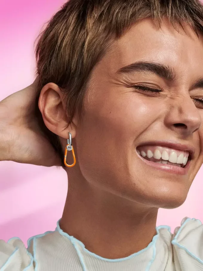 Endgültiger Verkauf – Pandora ME leuchtend orangefarbener Creolen-Ohrring aus Sterlingsilber Endgültiger Verkauf – Pandora ME leuchtend orangefarbener Creolen-Ohrring aus Sterlingsilber