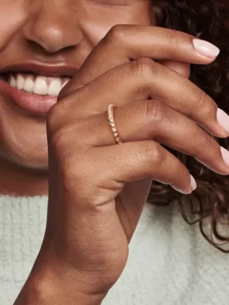 Endgültiger Verkauf – Pandora ME Pyramidenring, 14 Karat Roségold-Beschichtung Endgültiger Verkauf – Pandora ME Pyramidenring, 14 Karat Roségold-Beschichtung
