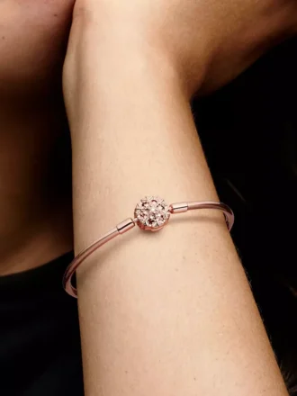 Endgültiger Verkauf – Pandora Moments Bangle mit funkelndem Schneeflockenverschluss, 14 Karat Roségold-Beschichtung