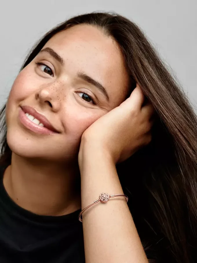 Endgültiger Verkauf – Pandora Moments Bangle mit funkelndem Schneeflockenverschluss, 14 Karat Roségold-Beschichtung
