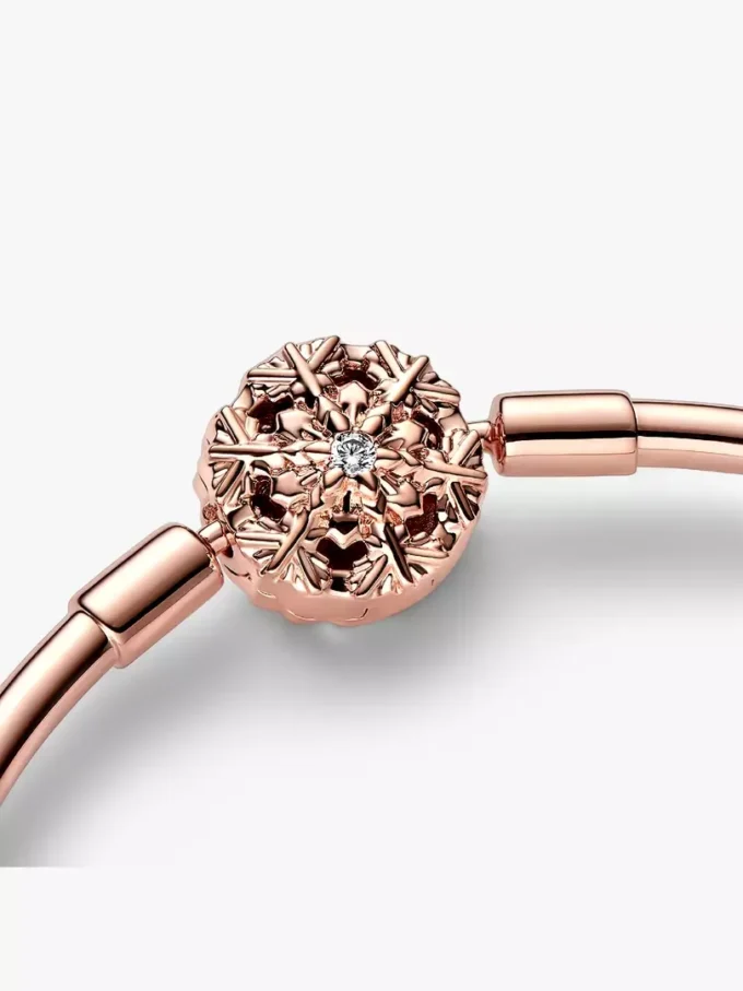 Endgültiger Verkauf – Pandora Moments Bangle mit funkelndem Schneeflockenverschluss, 14 Karat Roségold-Beschichtung
