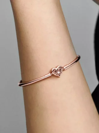 Endgültiger Verkauf – Pandora Moments Bangle mit Herz & Schmetterling, 14 Karat Roségold-Beschichtung