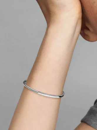 Endgültiger Verkauf – Pandora Signature I-D Open Bangle aus Sterlingsilber