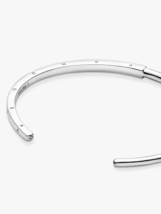 Endgültiger Verkauf – Pandora Signature I-D Open Bangle aus Sterlingsilber Endgültiger Verkauf – Pandora Signature I-D Open Bangle aus Sterlingsilber