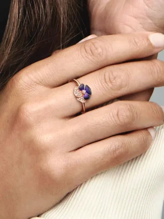 Endgültiger Verkauf – Ring mit tiefvioletter Stiefmütterchenblüte, 14 Karat Roségold-Beschichtung Endgültiger Verkauf – Ring mit tiefvioletter Stiefmütterchenblüte, 14 Karat Roségold-Beschichtung