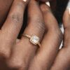 ENDVERKAUF – Quadratischer Sparkle Halo-Ring – 14 Karat vergoldet
