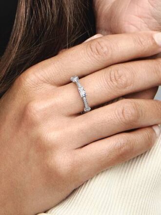 ENDVERKAUF – Rechteckiger Pavé-Ring mit funkelnden Steinen – Sterlingsilber
