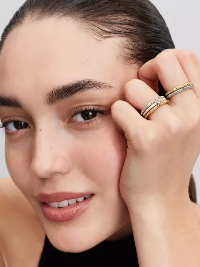 Weißer Chakra-Herzring, 14 Karat vergoldet Weißer Chakra-Herzring, 14 Karat vergoldet