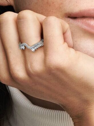 ENDVERKAUF – Sparkling Asymmetric Wave Ring – Sterlingsilber ENDVERKAUF – Sparkling Asymmetric Wave Ring – Sterlingsilber