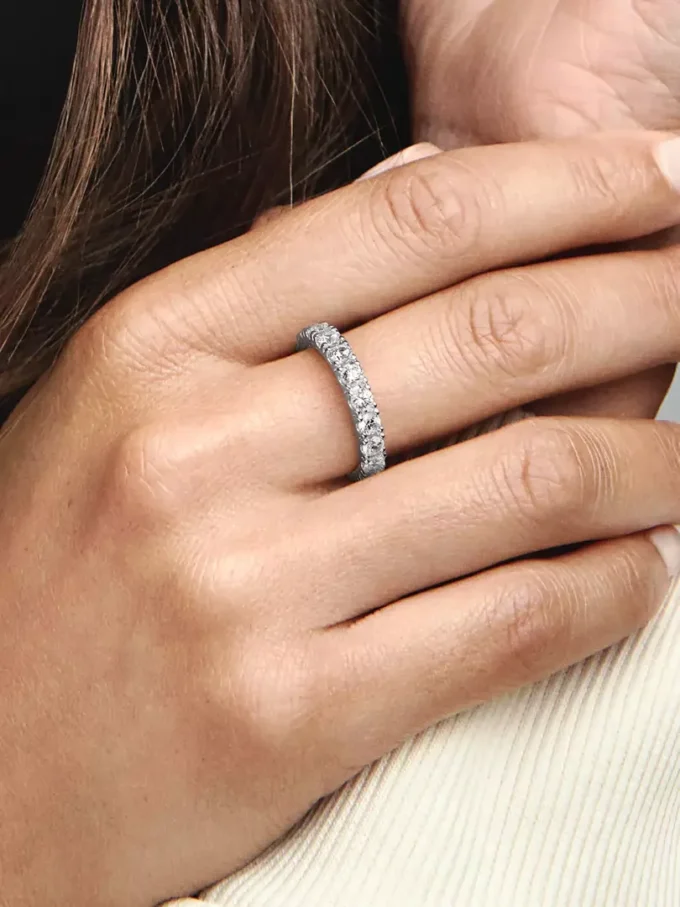 Eternity-Ring „Sparkling Row“ aus Sterlingsilber Eternity-Ring „Sparkling Row“ aus Sterlingsilber