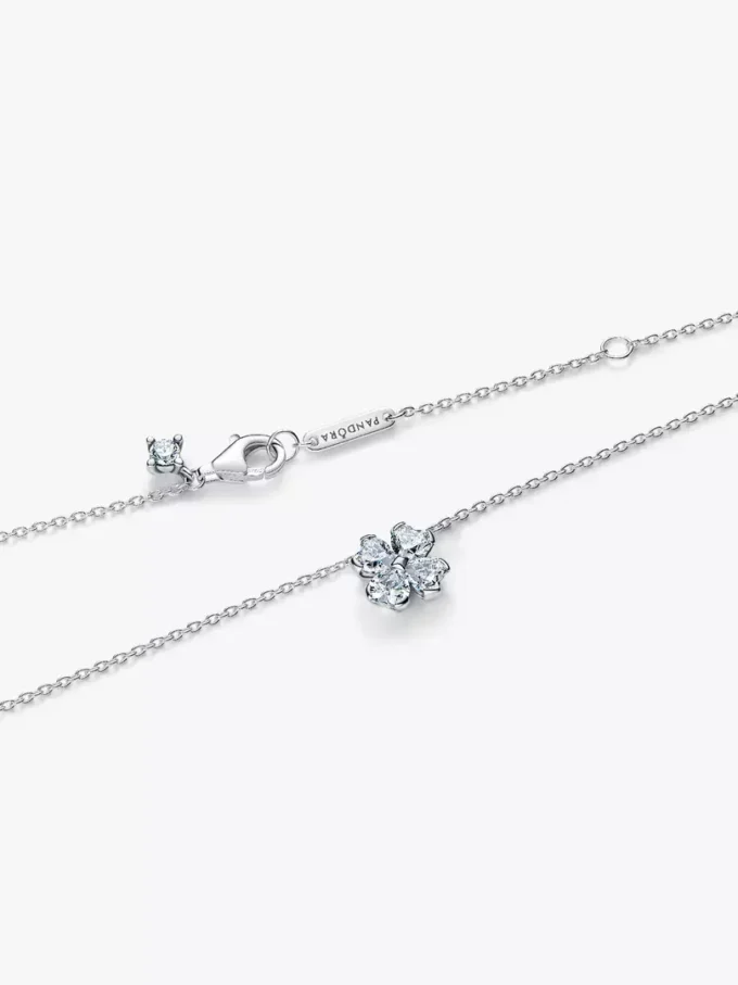 Funkelnde Glücksklee-Anhänger-Halskette aus Sterlingsilber Funkelnde Glücksklee-Anhänger-Halskette aus Sterlingsilber