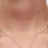 Funkelnde Halskette mit rundem Halo-Anhänger aus Sterlingsilber