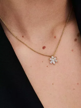 Funkelnde Herbarium-Cluster-Anhänger-Halskette, 14-karätig vergoldet