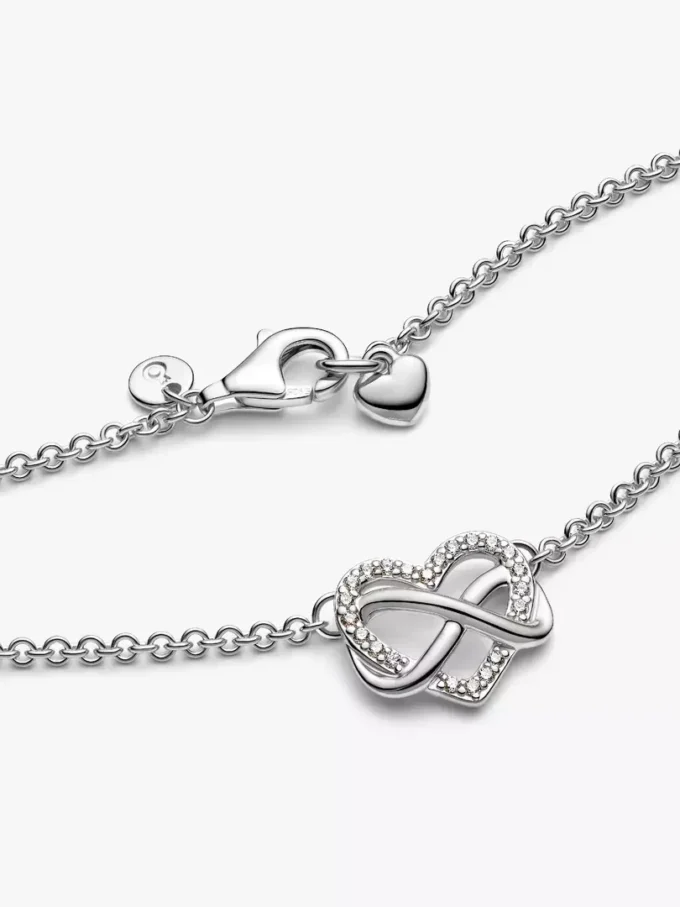 Funkelnde Infinity-Herz-Halskette aus Sterlingsilber Funkelnde Infinity-Herz-Halskette aus Sterlingsilber