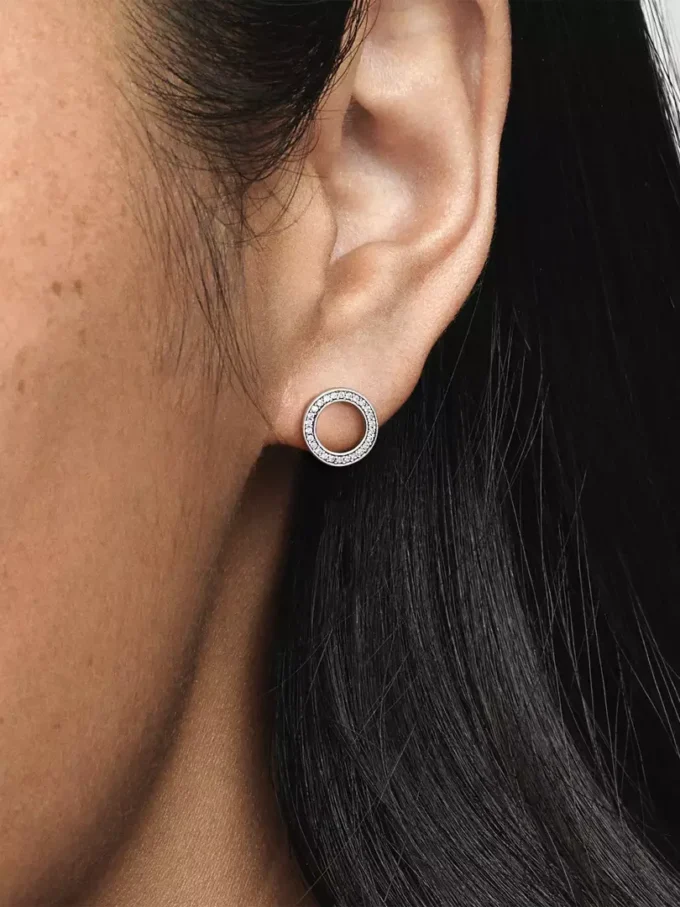 Funkelnde Kreis-Ohrringe aus Sterlingsilber Funkelnde Kreis-Ohrringe aus Sterlingsilber
