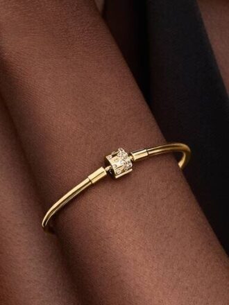 Funkelnder Bangle mit Fassverschluss – 14-karätige Vergoldung